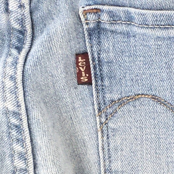 Levis Womens Jeans Upcycled Demi Curve Blue Light Wash Stretch Sz 8/29 - Picture 8 of 13